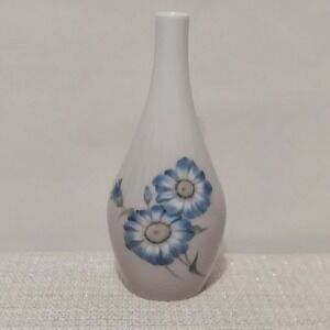 Vintage B&G Bing & Grondahl Porcelain‎ Vase with Flowers Denmark 6.5"